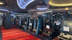 Studio dealer langsung olxtotto dengan meja blackjack dan roulette